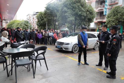 香港澳门研究生资料网站和女子持械打砸多辆车与女子持械打砸多辆车视频