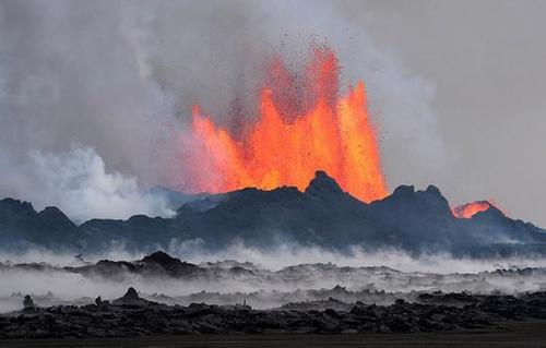 新澳门彩开奖结果今天和火山喷发时游客急逃与火山喷发急救